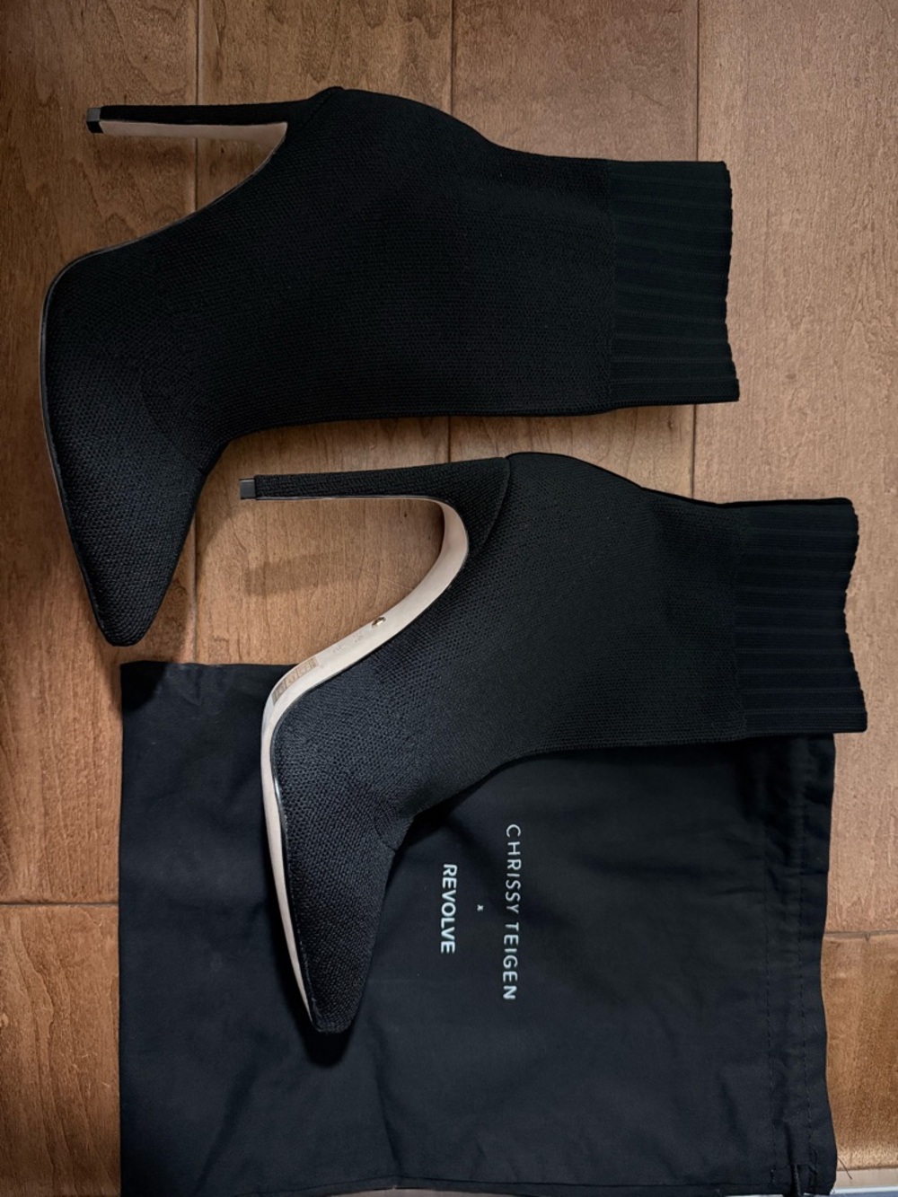 CHRISSY TEIGEN BY RAYE
Delta Booties in Black size 9.5 NEW